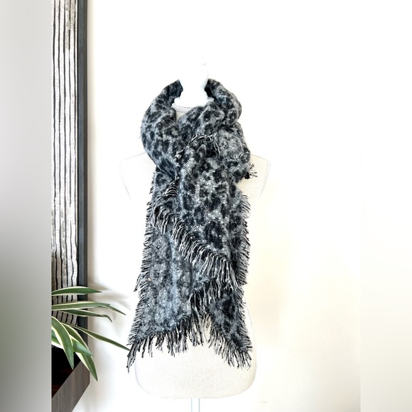 Maurice’s Gray Cheetah Print Scarf - Picture 6 of 9